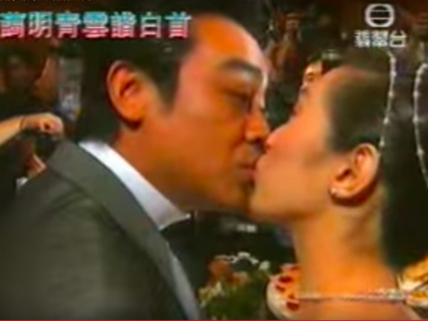劉青雲與郭藹明當年的婚禮現場甜蜜滿瀉。