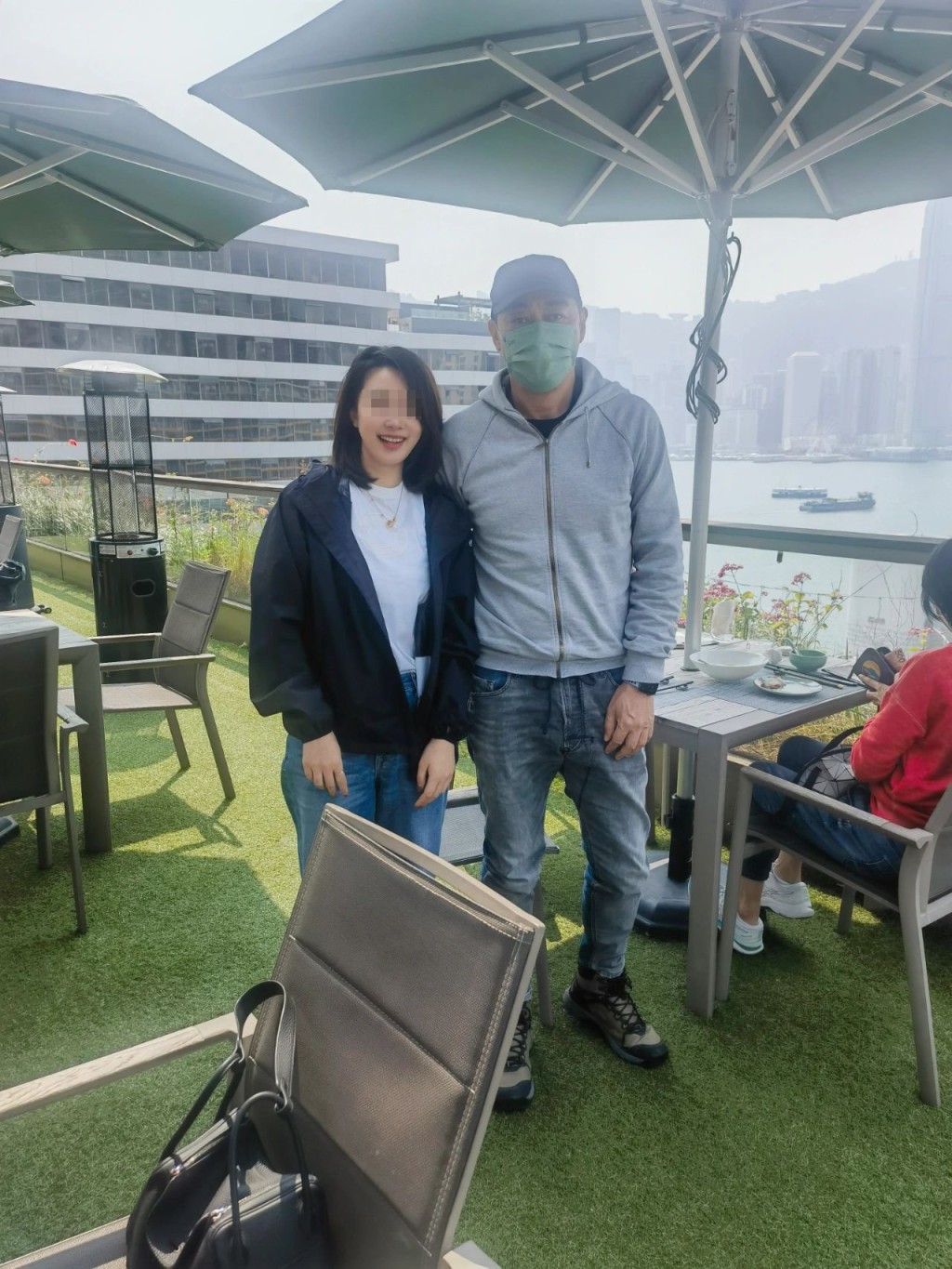 劉青雲與郭藹明外出時不時被途人認出，但郭藹明大多不會入鏡合照。