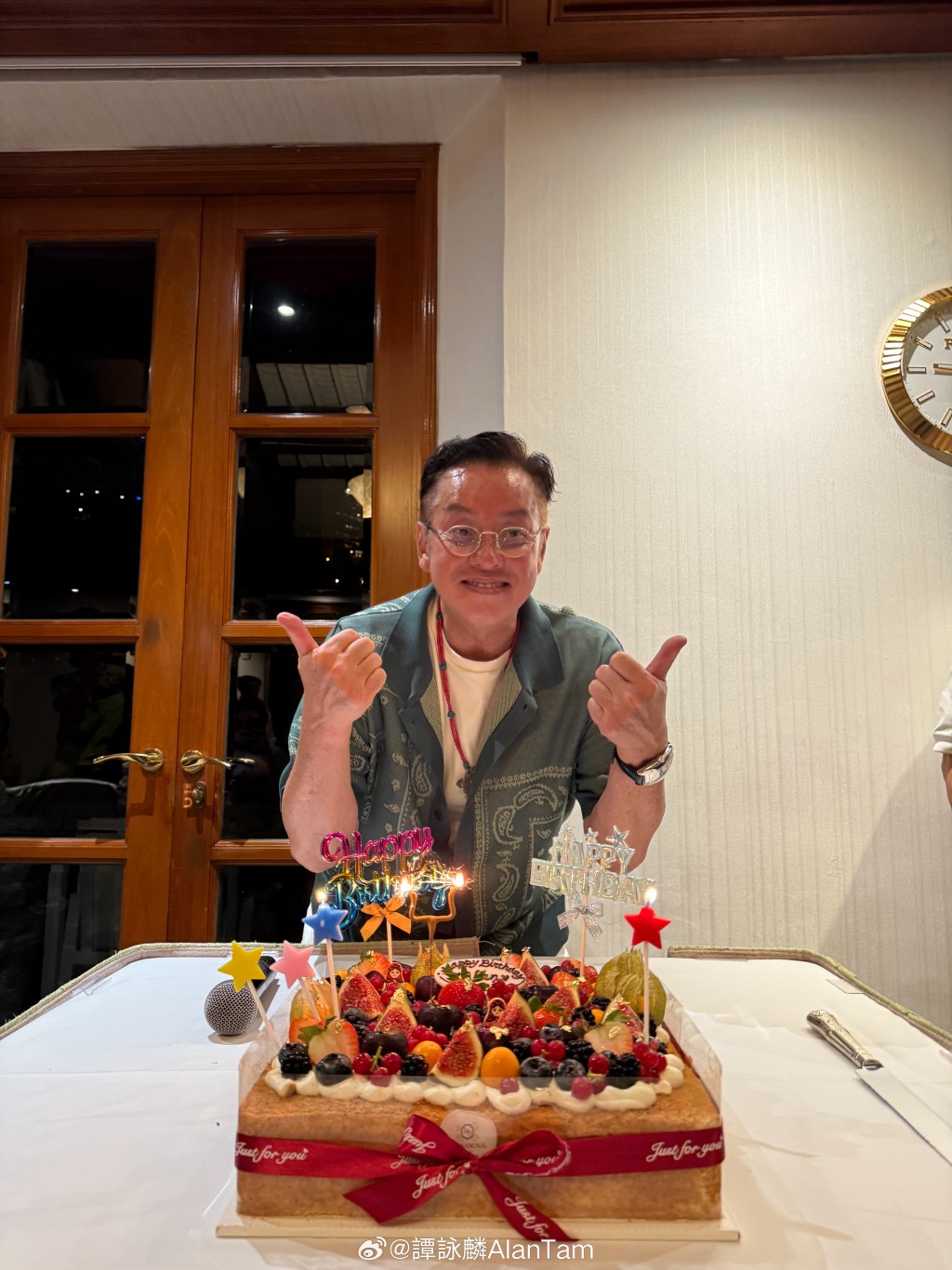 譚詠麟75歲生日當天非常開心。
