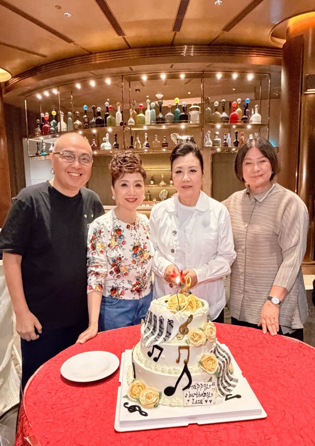 近日,黃淑儀與汪明荃同時出席張德蘭演唱會慶功宴,難得同框。