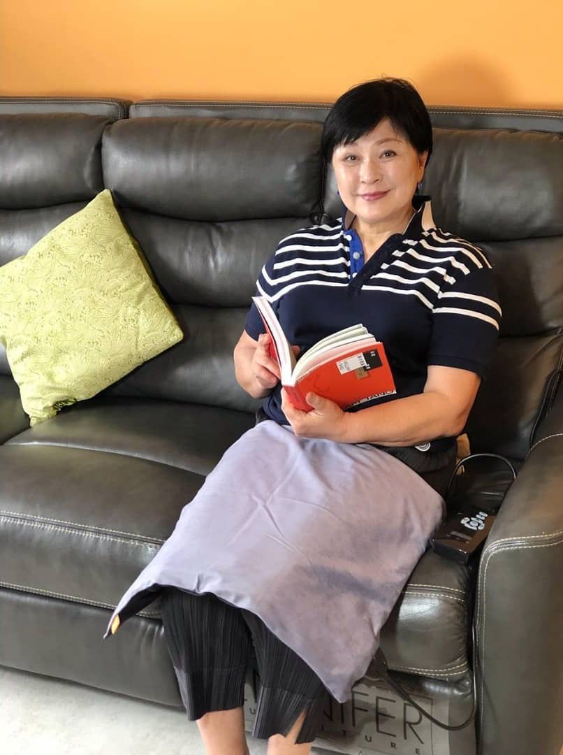 黃淑儀不時往返加拿大與香港,與朋友相聚。