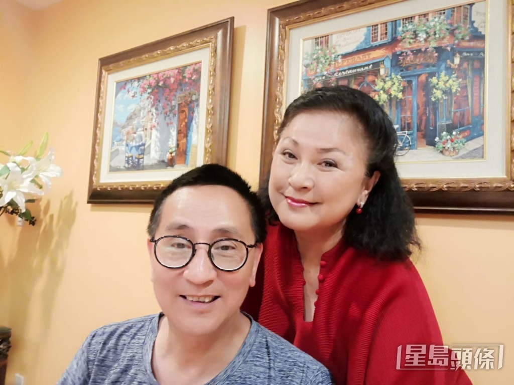 黃淑儀的丈夫徐景清是溫哥華著名的腦專科醫生。