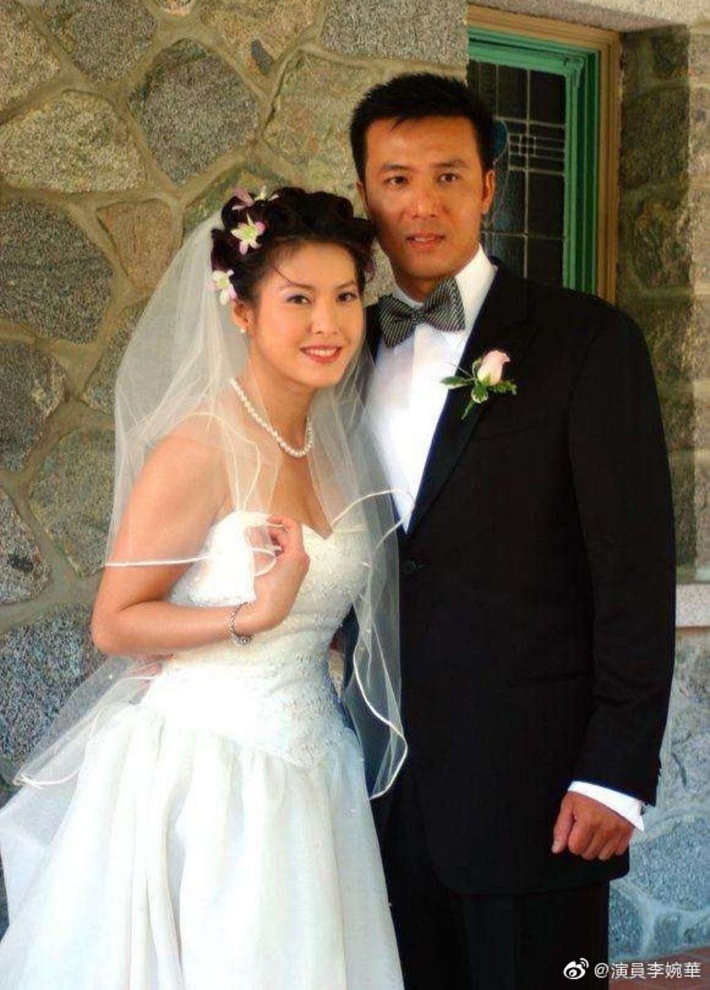 李婉華移民加拿大多年,與圈外丈夫李守正婚後育有一女兩子。