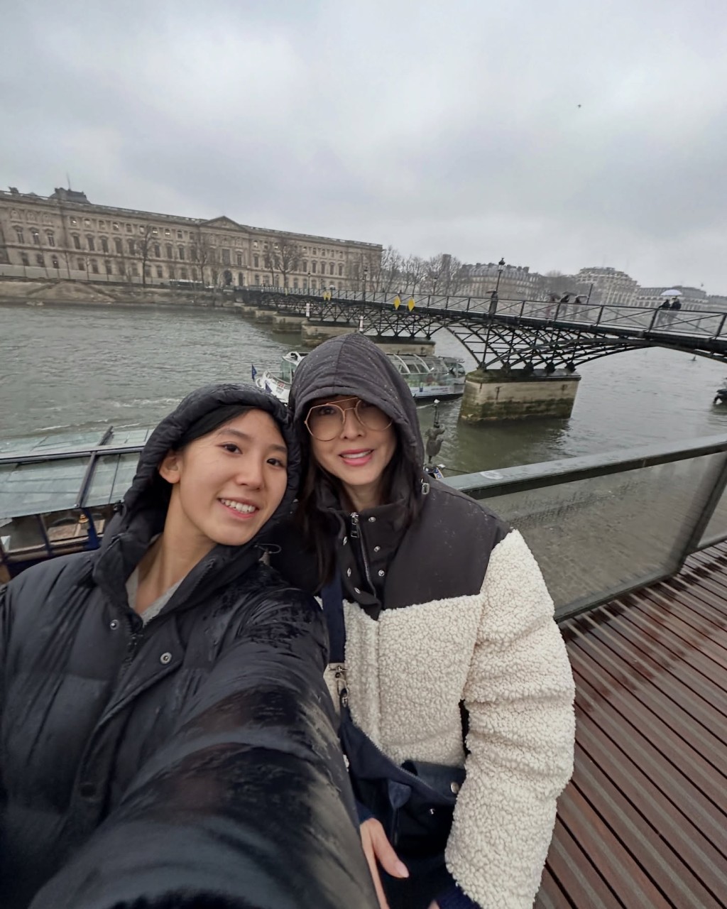 李婉華大女在IG祝賀媽媽母親節快樂。