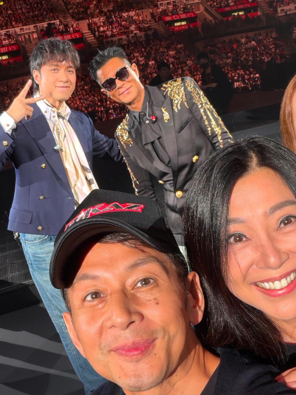 在《神鵰俠侶》飾演姊弟的吳家樂與傅明憲,重聚支持「楊過」古天樂。
