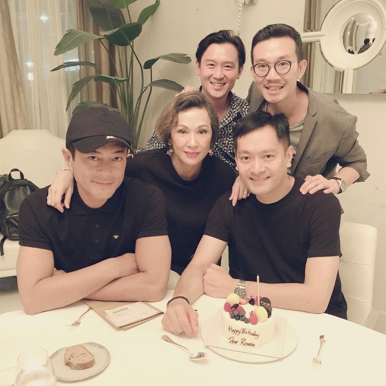 Ronnie(前排右一)擔任古天樂經理人多年。