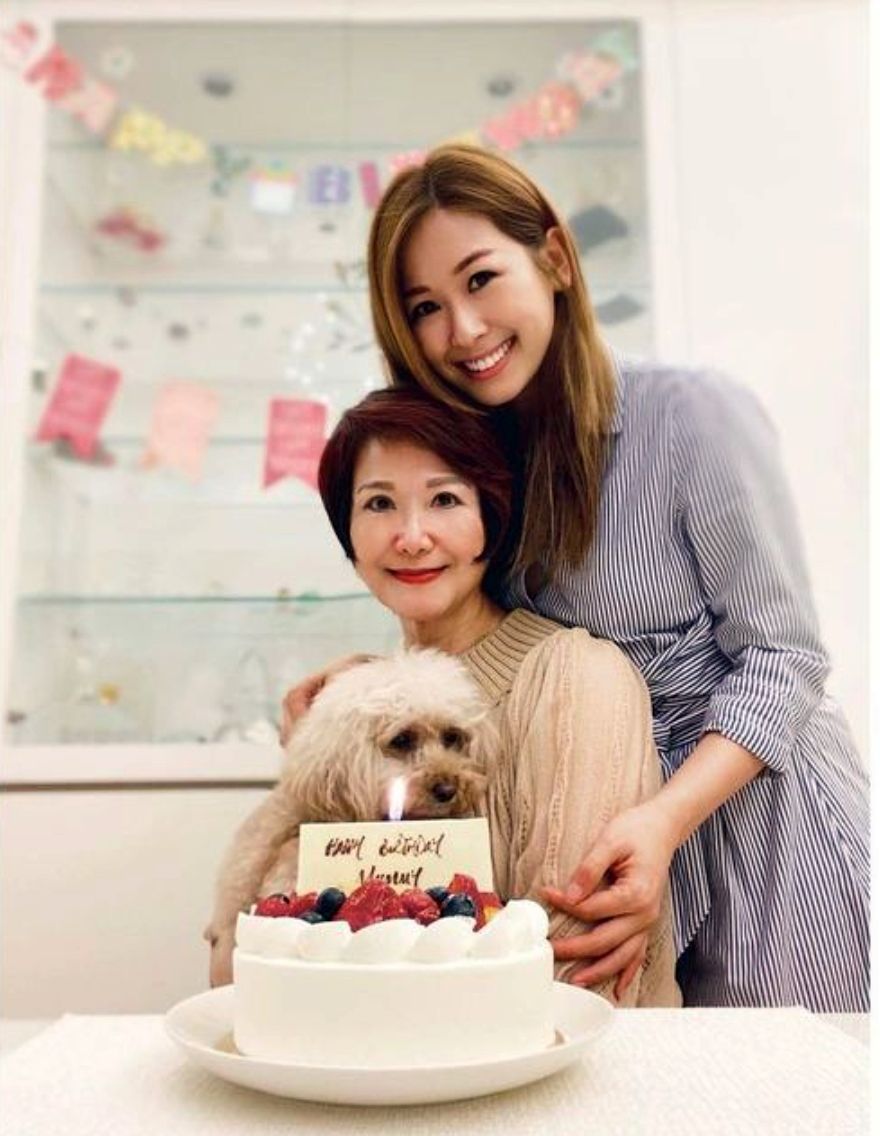 梁小玲與趙崇康的女兒,是前TVB花旦趙希洛。