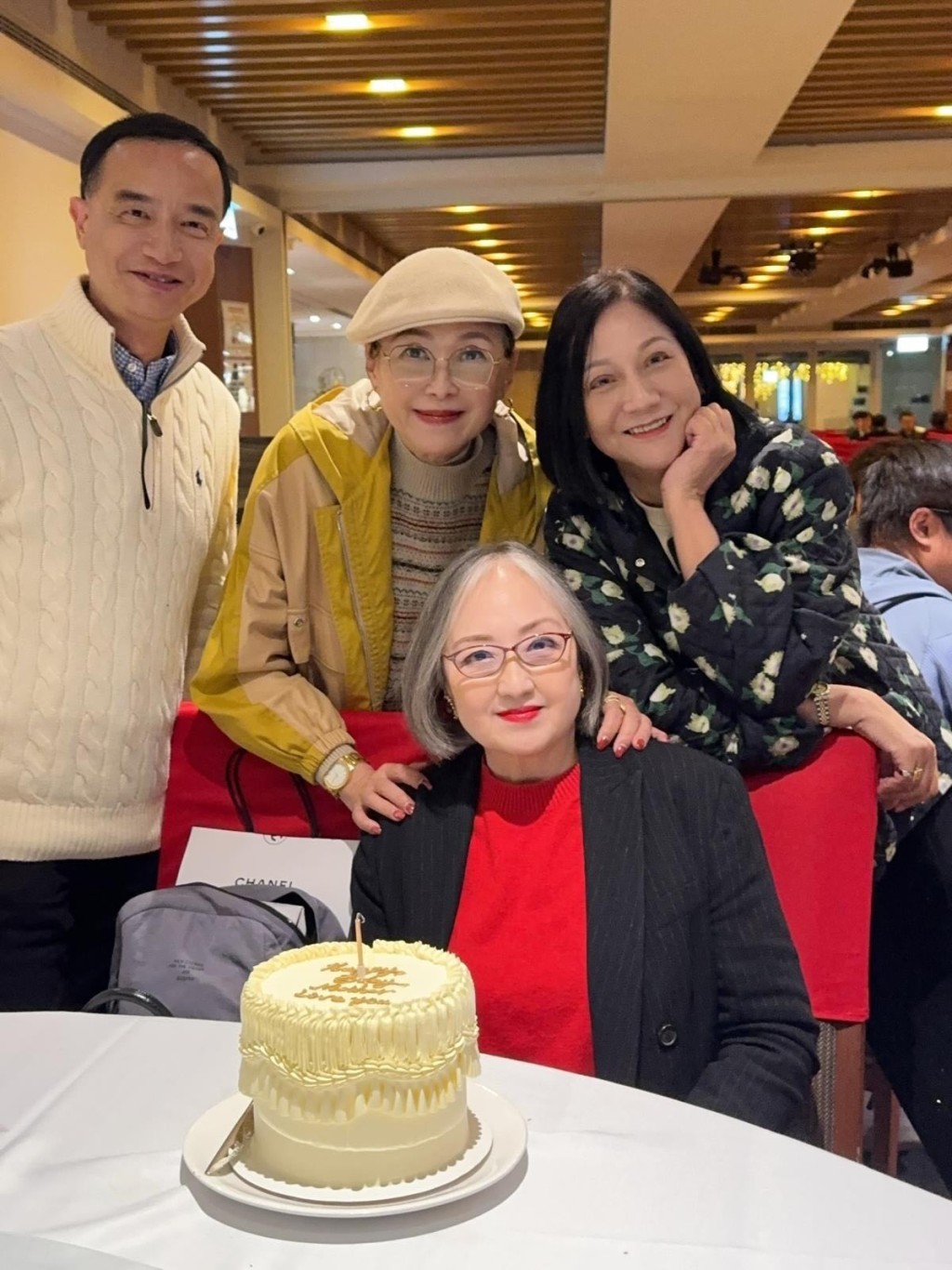 盧宛茵早前迎來73歲生日,人緣甚廣的她,獲得好友蘇恩磁、呂有慧、鍾志光等為她慶生。