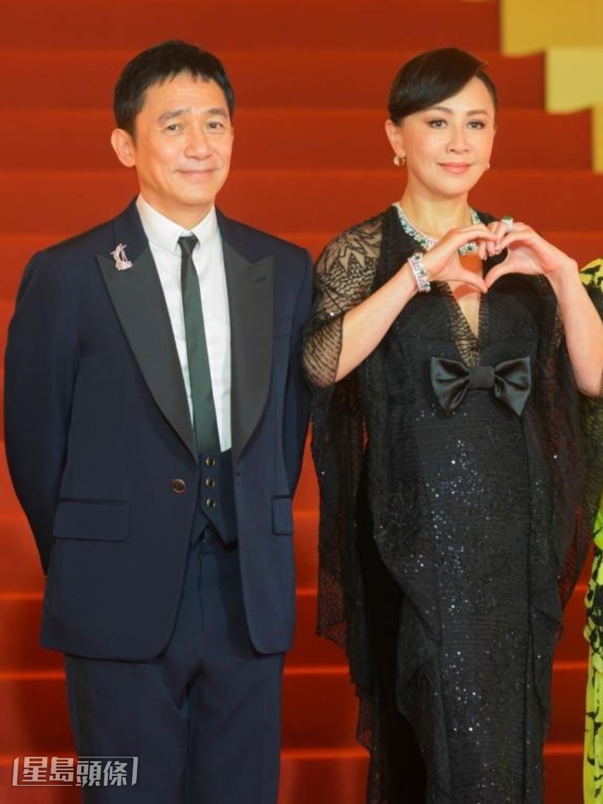 影帝梁朝偉與劉嘉玲亦是寄賣店的參與者，提供私人服裝寄賣。