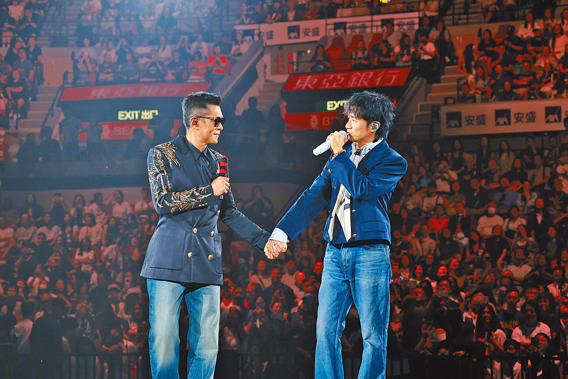 「雙古」齊齊獻唱《當年情》向哥哥致敬。