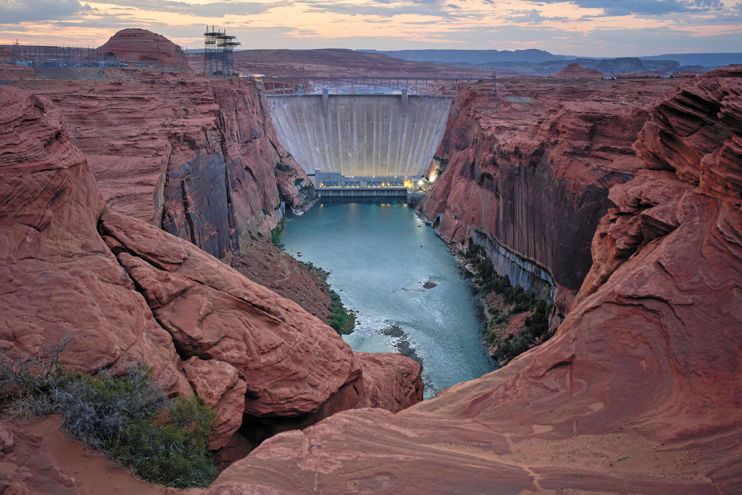 圖為科羅拉多河流經Glen Canyon大壩。美聯社