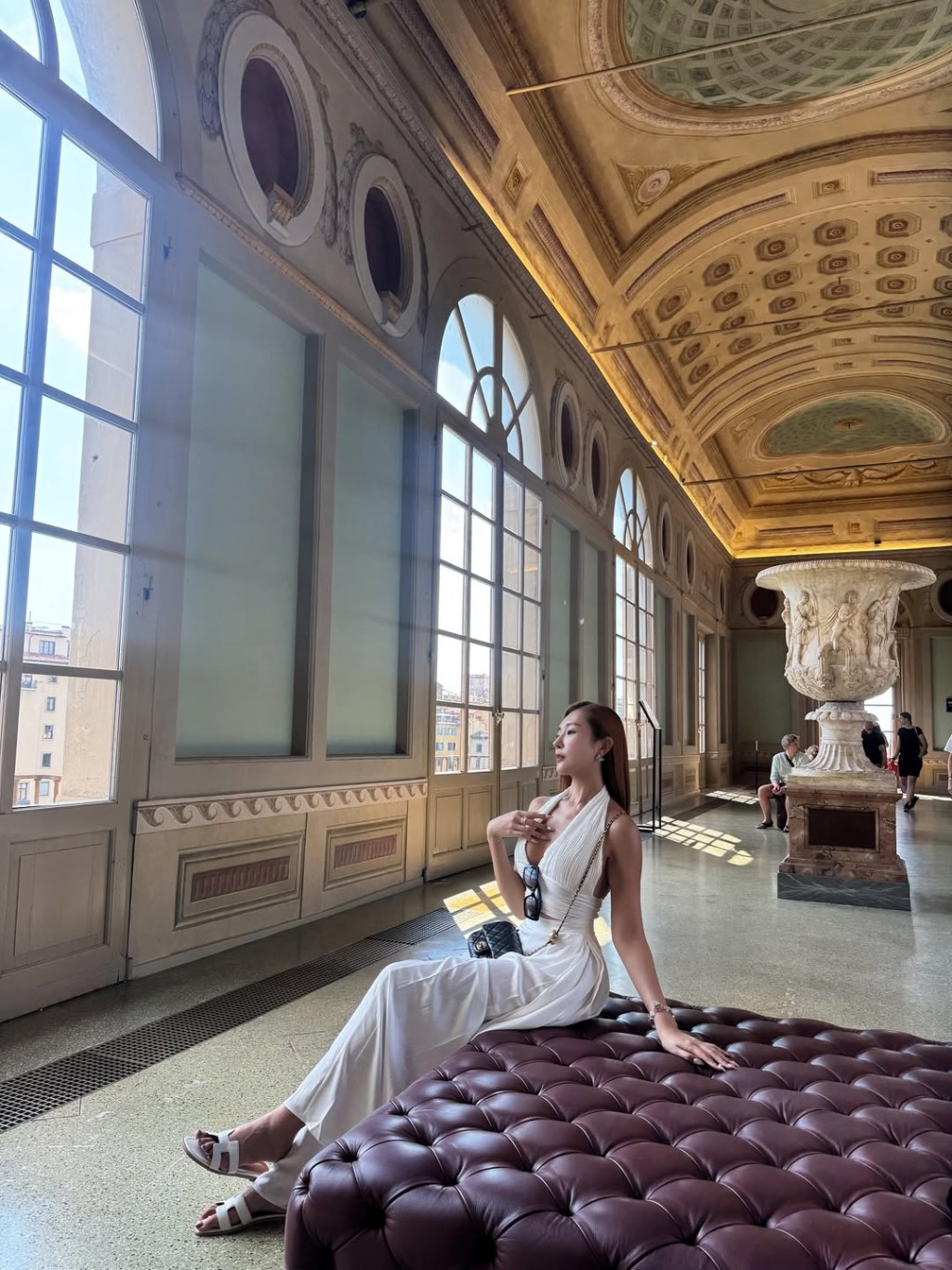梁允瑜歐洲之旅的多套穿搭風格。