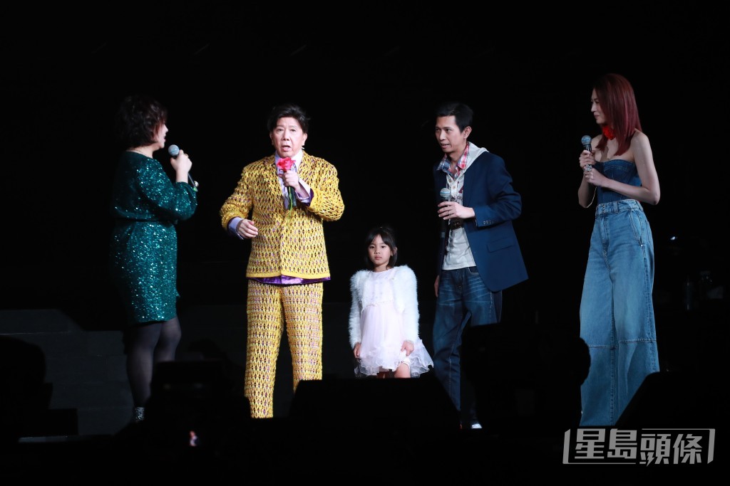 在2023年的演唱會上，尹光見到孫女到場顯得非常高興。