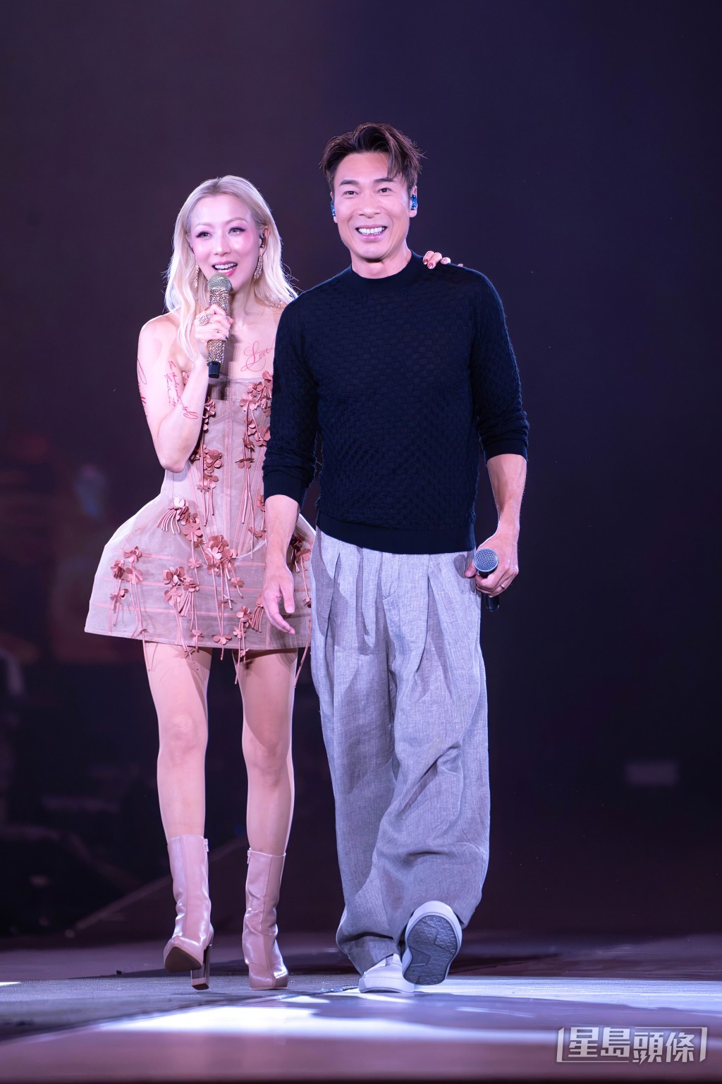 鄭秀文透露原定的演唱會沒有嘉賓安排，最後才邀請許志安上台。