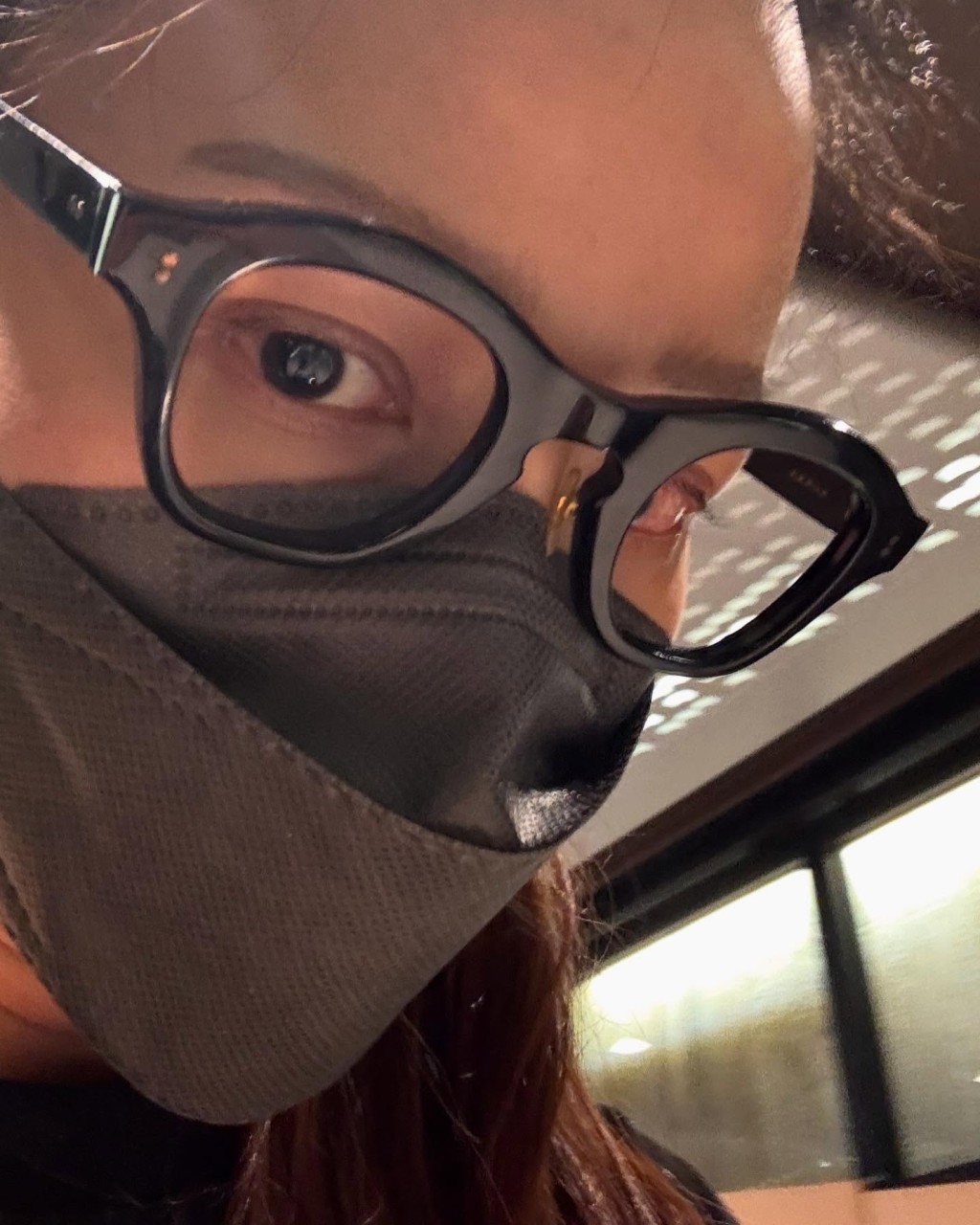 滕麗名早前視網膜脫落。