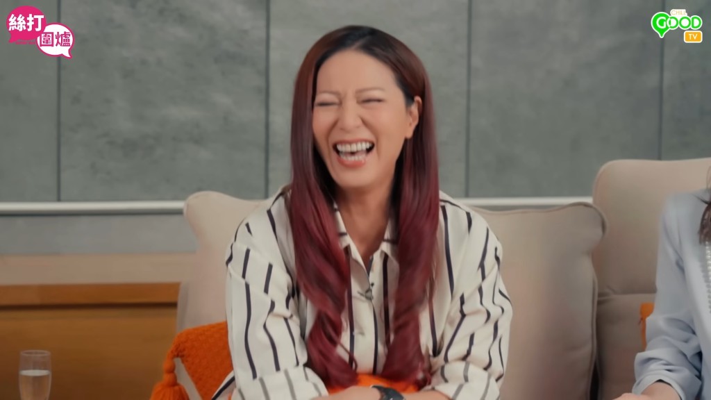 好少見到滕麗名笑到見牙唔見眼。