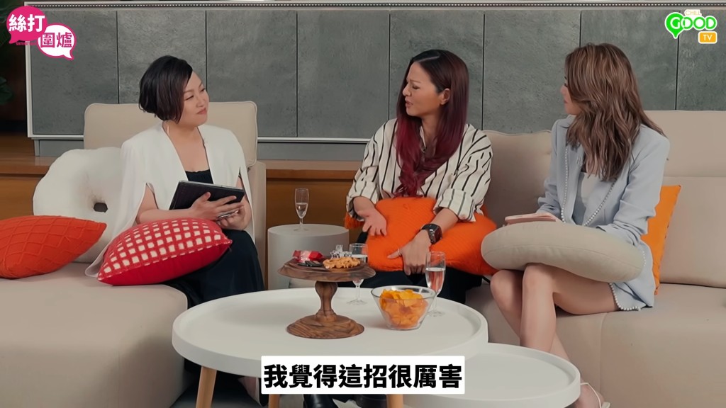 兩個主持再追問相識到求婚經過,滕麗名最初笑稱「爆咁多,我老公會殺咗我。」