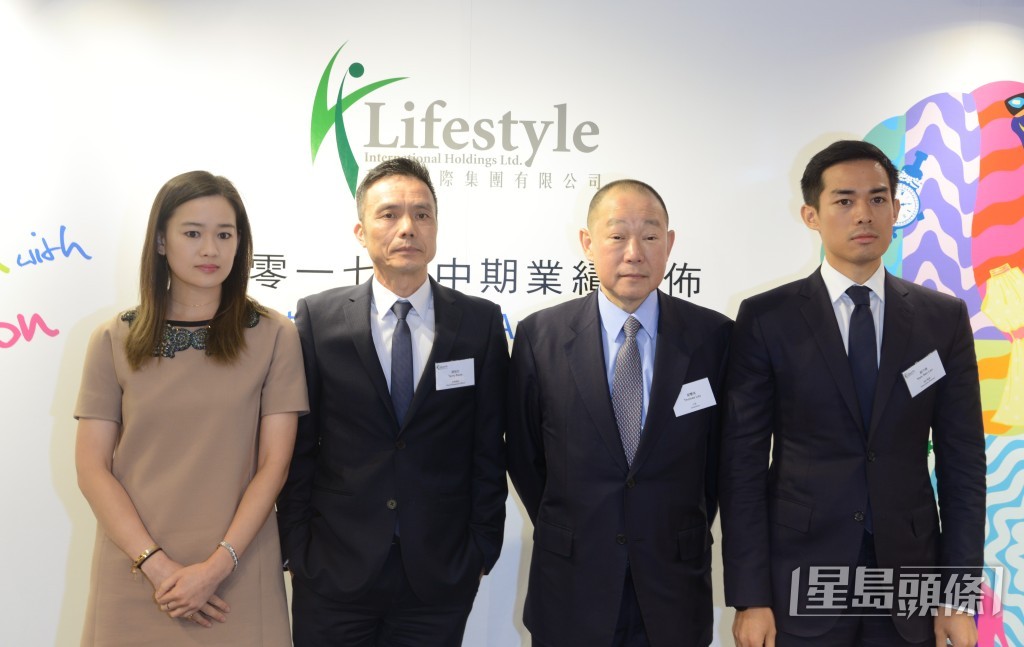劉今蟾(左1)和劉今晨(右1)外形出眾。
