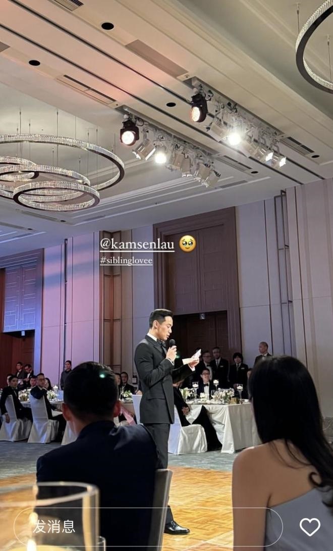劉今晨在姐姐婚宴中上台致辭。