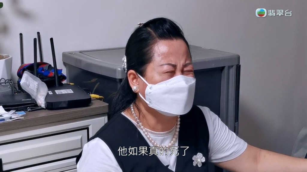 何太表示:「我一睇到,問佢做咩。我走入去,個缸全部係血。」她的痛哭表情令人印象深刻。