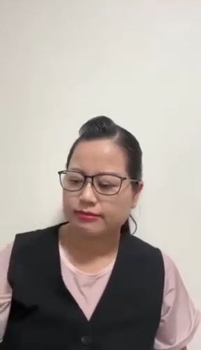何太一度無視何伯,面露不悅。