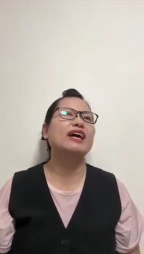 何伯鬧至「見血」,何太突然兩度暗笑,叫對方不要連累人。