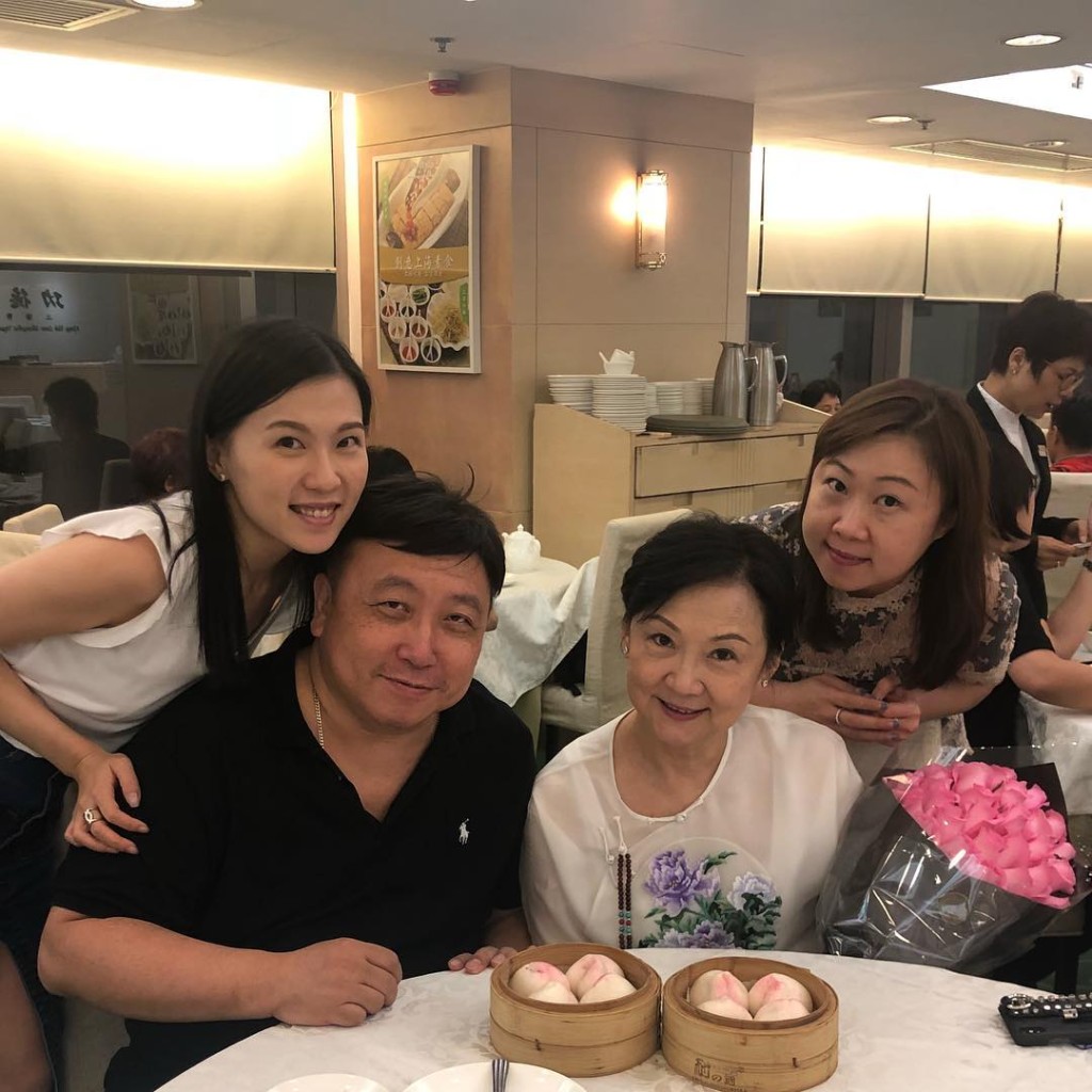 每逢生日，王晶一家人都會聚在一起慶祝。