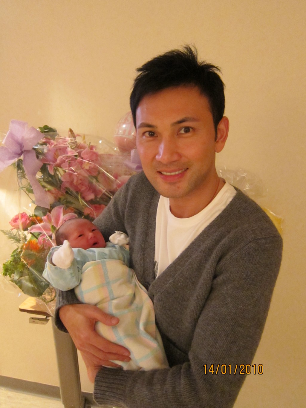 郭可盈為丈夫林文龍誕下女兒林天若。