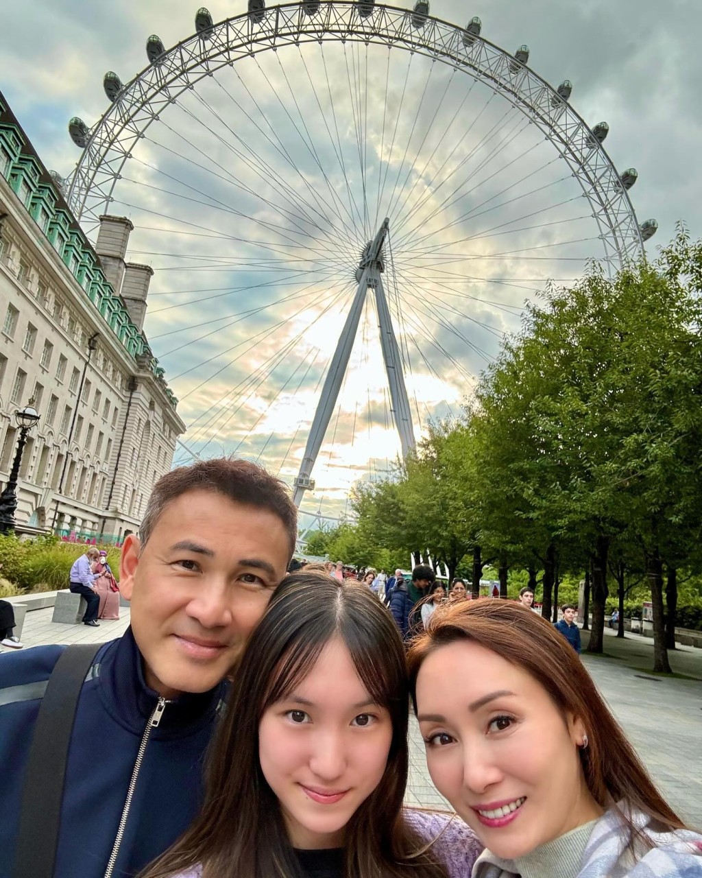 郭可盈不時與丈夫和女兒一家三口外遊。