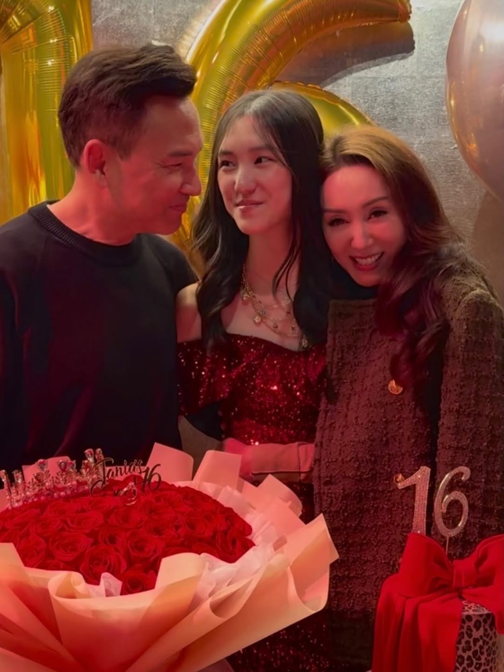 林天若感謝母親寫道：「Thank you so much mama」。