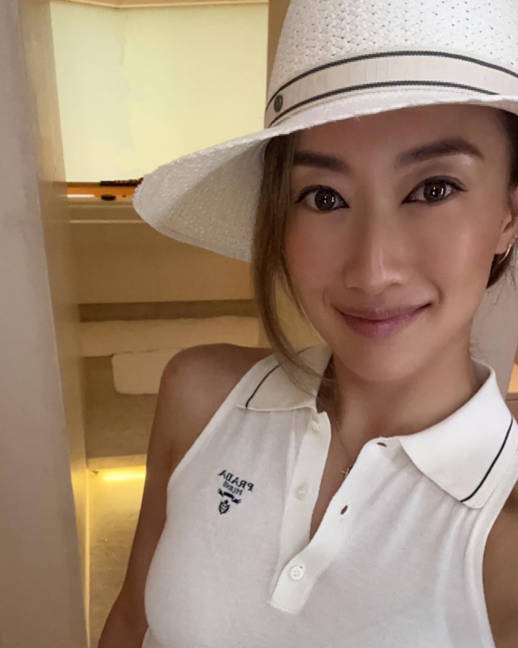 謝婷婷因分享通知書,意外曝光她是高級私人會所會員。