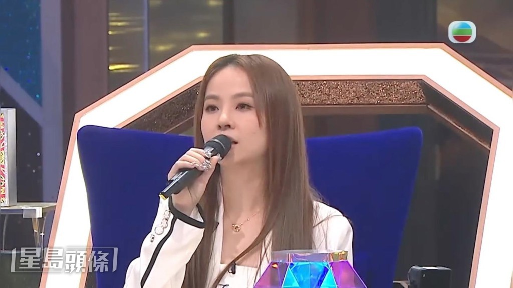 為全力排練音樂劇，Vivian忍痛暫別《中年好聲音4》的評審工作。