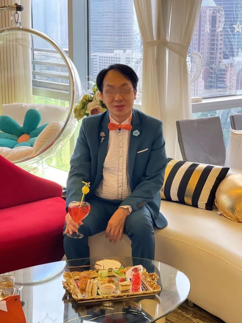 劉子儀當時拍下了郭總多張照片。