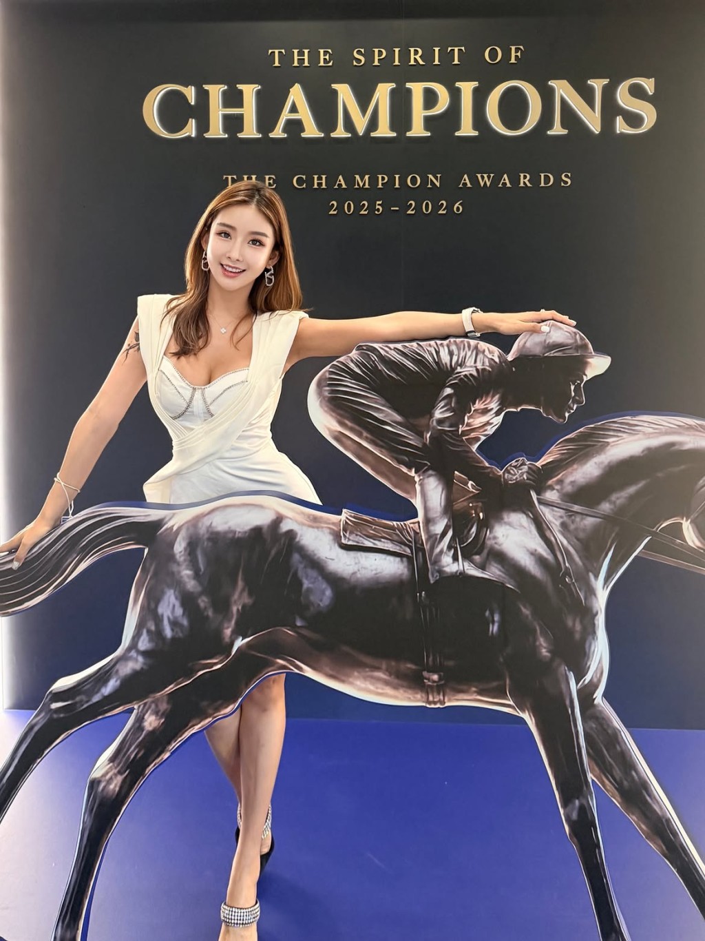 劉子儀在帖文中開心表示,當日幸運遇見郭富城夫婦與TVB高層樂易玲。(網上圖片)