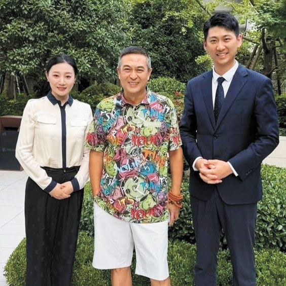 張嘉益現身成都看房。網上圖片