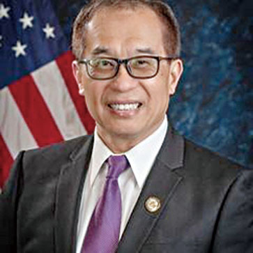 伍立倫博士