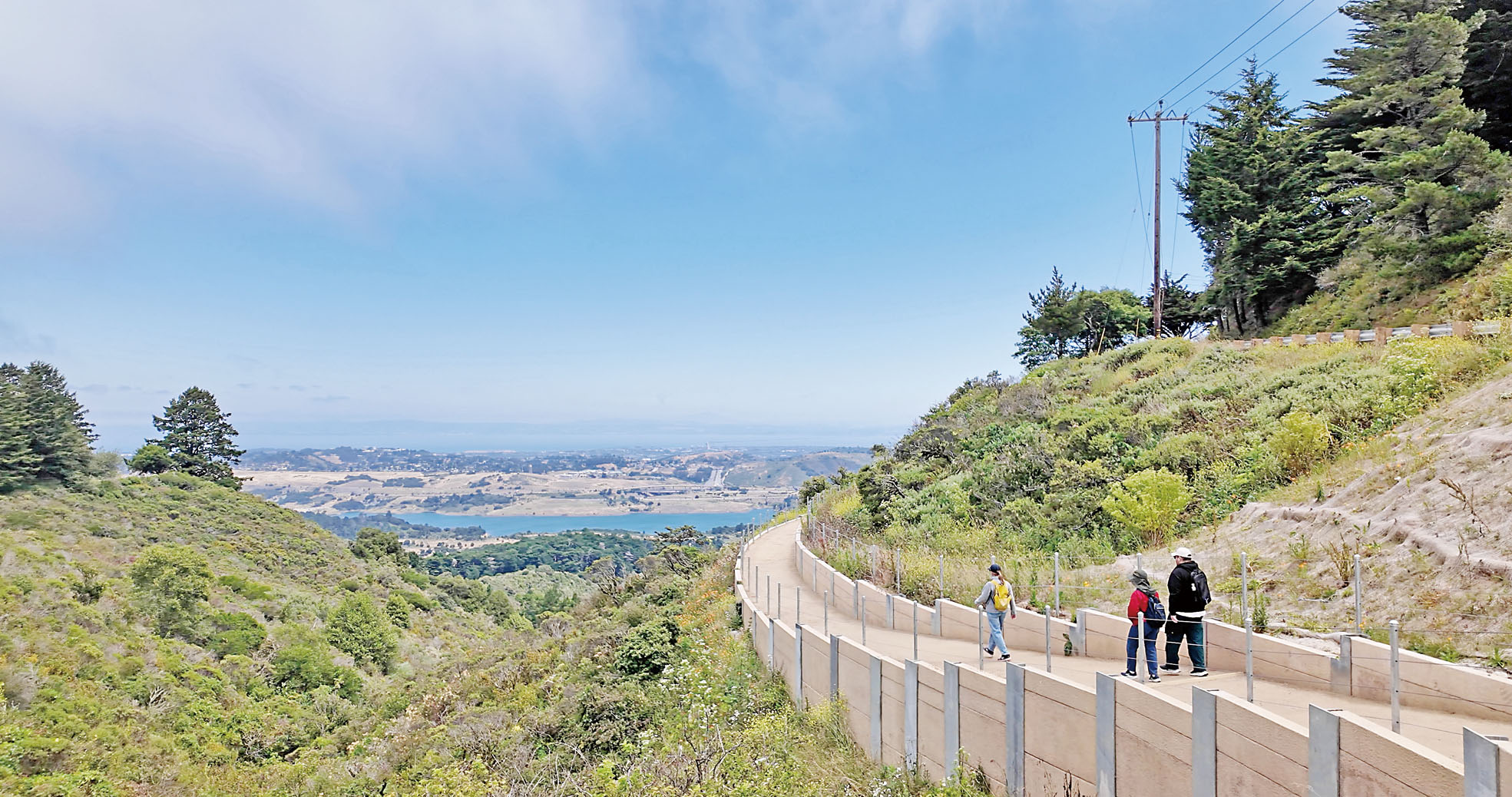 Skyline Watershed Ridge Trail沿山脊而建，沿途可俯瞰半島水源保護區及水庫景色。SFPUC供圖