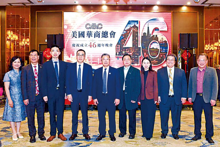 中領館官員、僑界嘉賓與華商總會首長合影。華商總會提供圖片