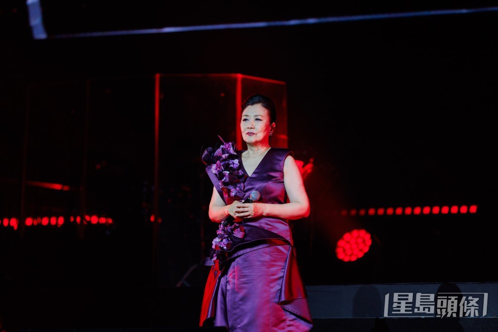 汪明荃驚喜現身張德蘭澳門演唱會,擔任表演嘉賓。