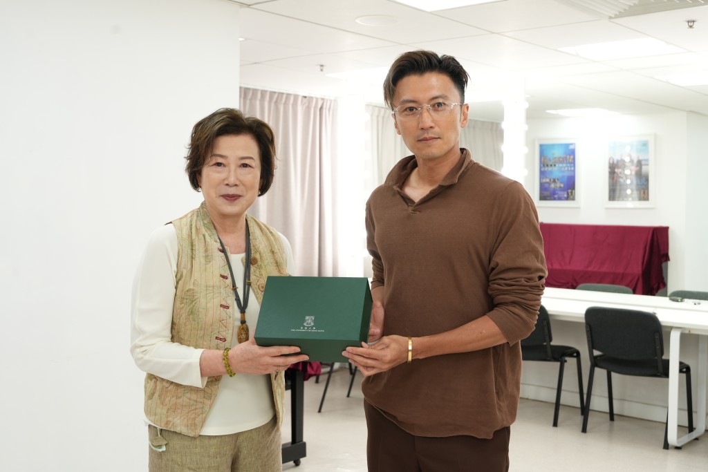 謝霆鋒被指戴上和王菲26年前的訂情手鐲。