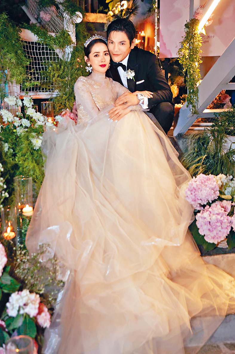 向佐於2019年與來自台灣的女星郭碧婷結婚。