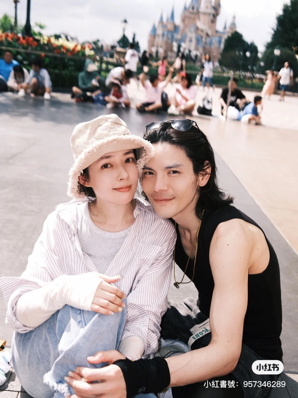 向佐深諳社交媒體的互動之道,不時展示夫妻恩愛。