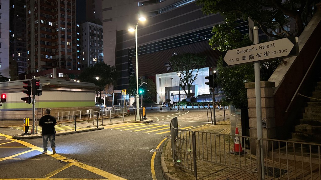 西環狗隻衝突事件 女狗主護犬遭咬傷送院