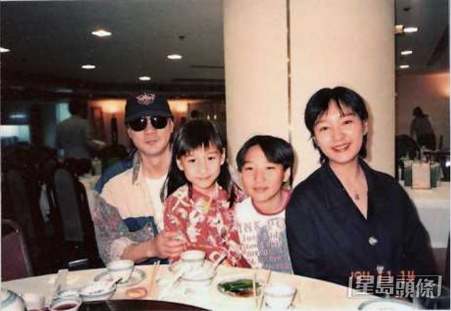 雪梨在1983年為徐少強生下兒子徐偉棟，並於1987年誕下女兒徐頴堃。