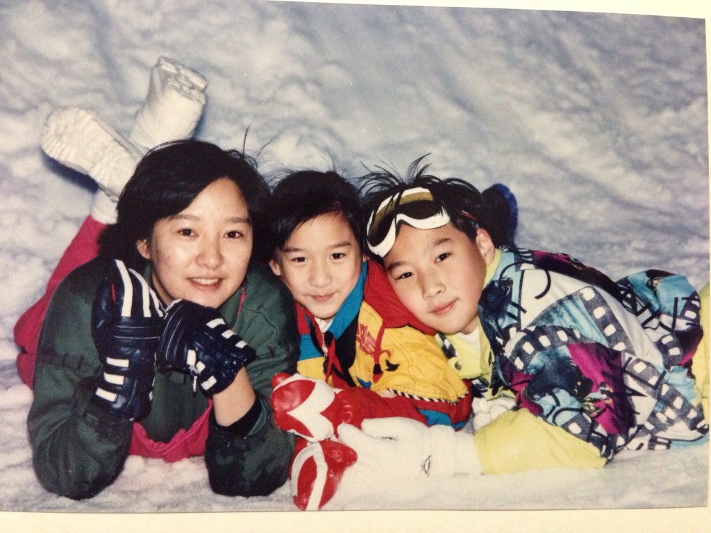 雪梨於1988年帶子女移民加拿大，但為了養家，她只能獨自返港工作。