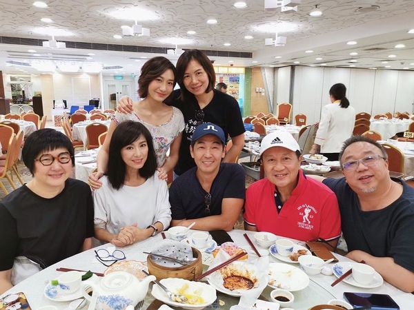 徐頴堃曾在IG分享工作時提及姨媽蘋果，並特別提到「演藝動力計劃」。
