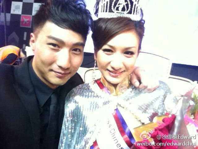 徐頴堃在2012年代表溫哥華參選TVB國際中華小姐，並於2013年回流香港發展。