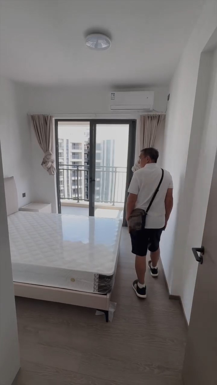 睡房內已安裝分體式冷氣機。