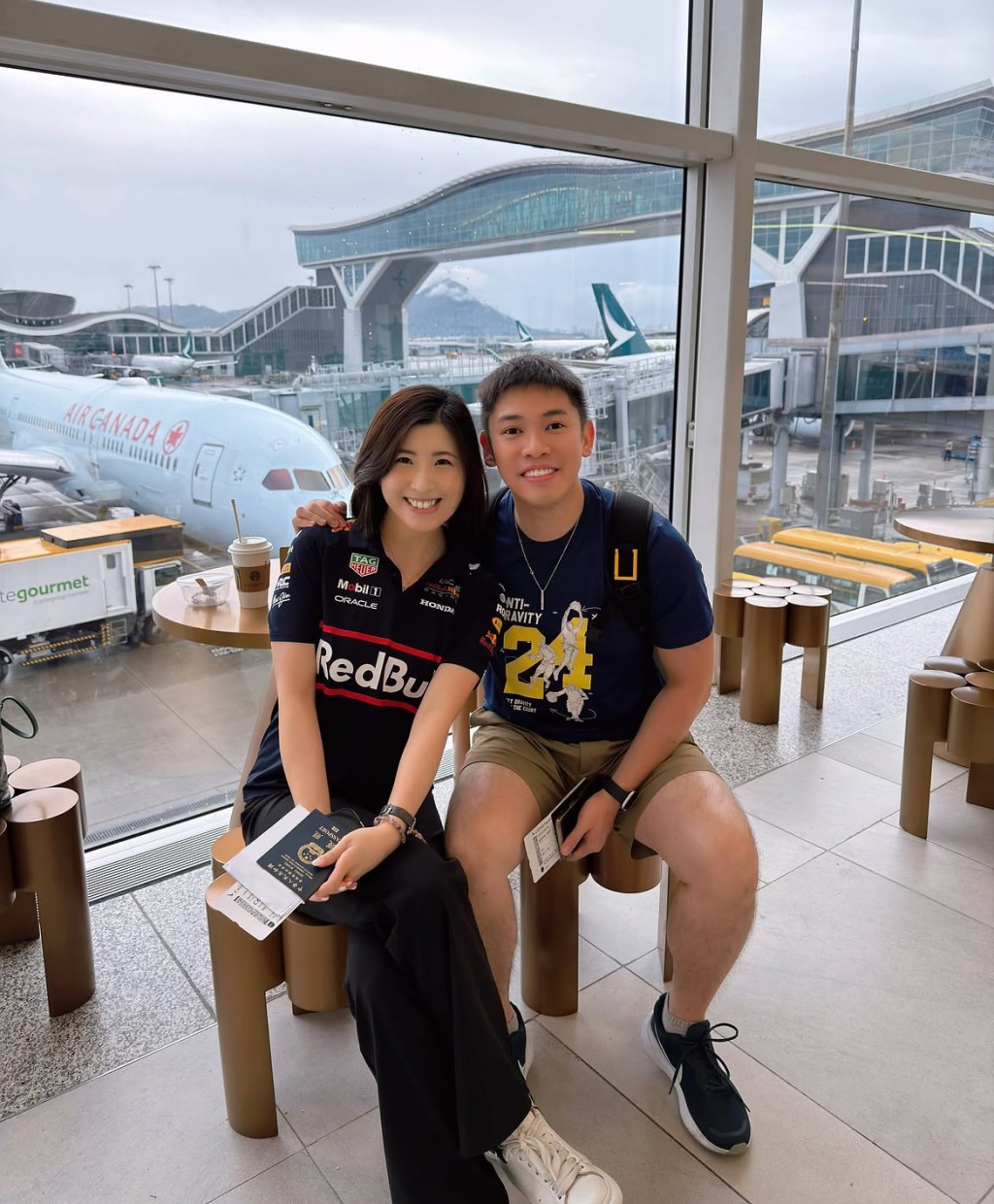 容家耀與林可瑩結伴旅行,分享開心時刻。