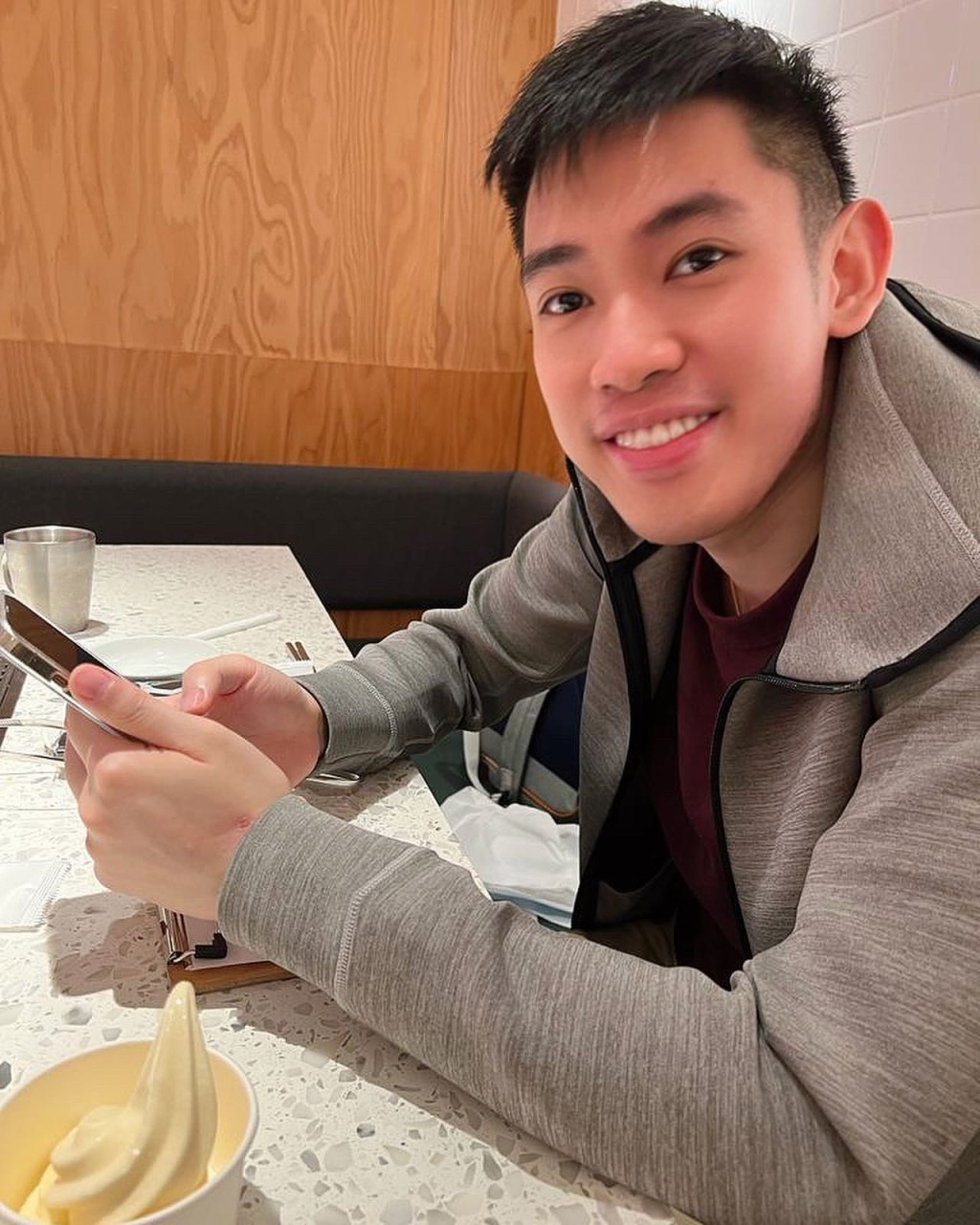 容家耀透露,每次重要新聞直播背後,都經過無數通宵的準備。